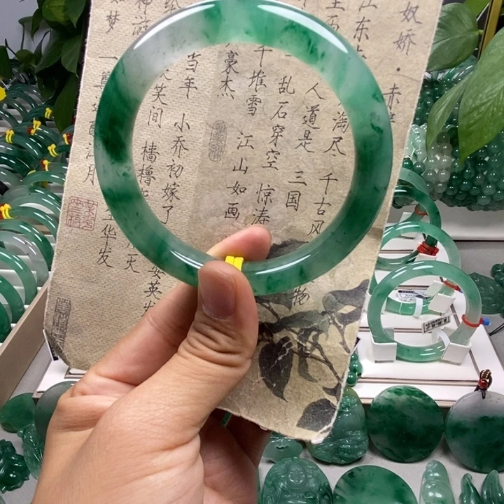 未镶嵌手镯石英质玉