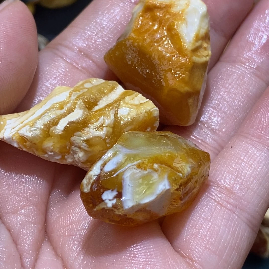 知***乐定制琥珀未镶嵌原石定制打磨不退不换