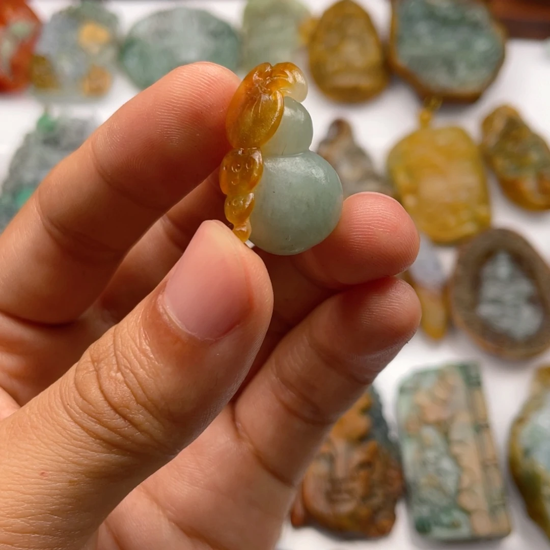 了***李定制翡翠未镶嵌翡翠