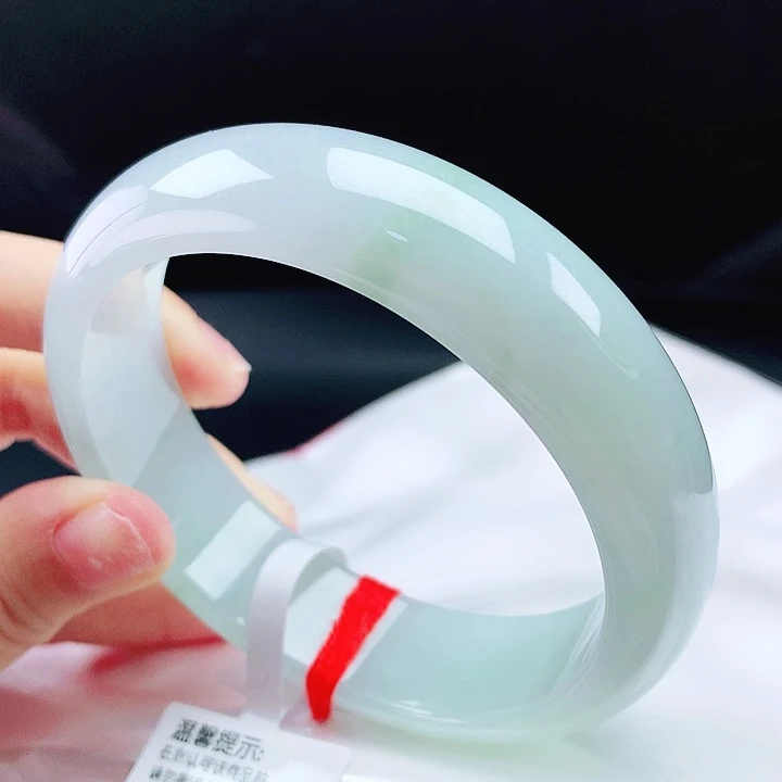 翡翠未镶嵌手镯59轮胎