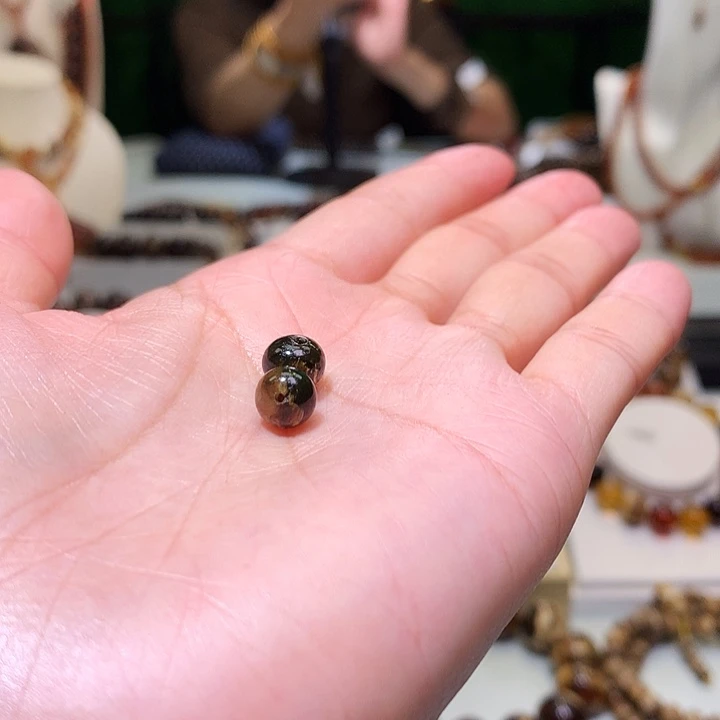 琥珀裸石未镶嵌狮*王琥珀