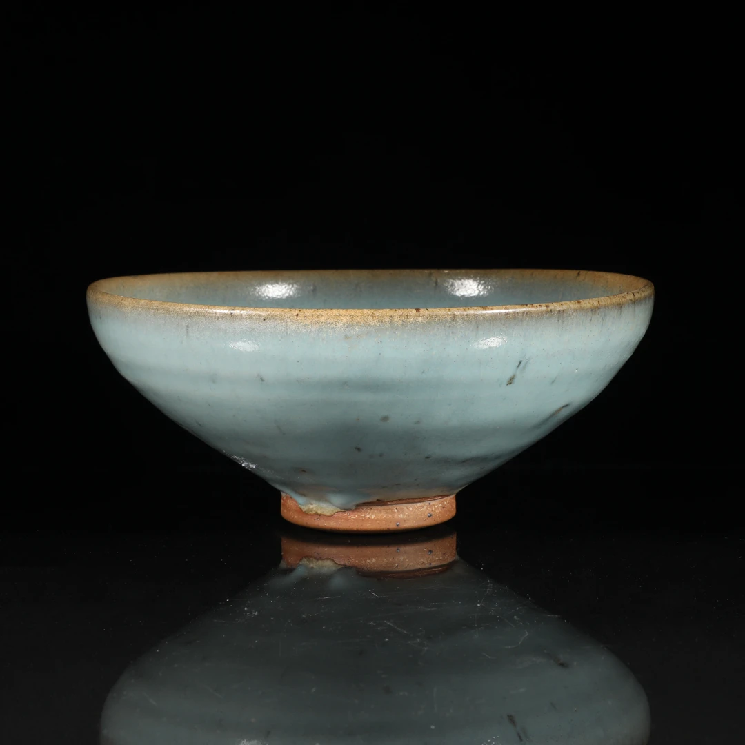 LOT 22 天青釉紫斑大碗