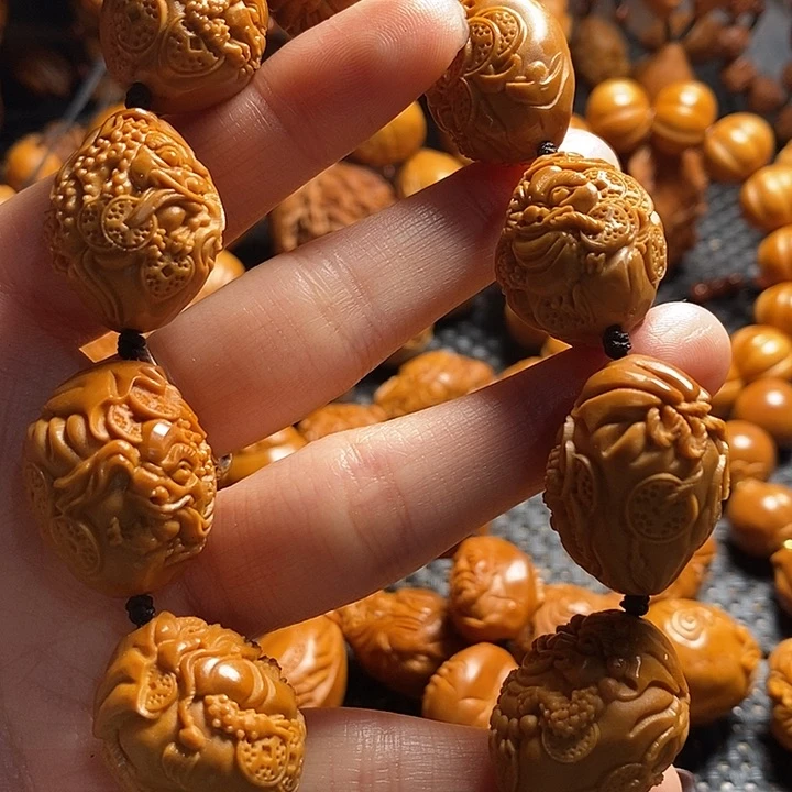 吊坠橄榄核钱袋金蟾