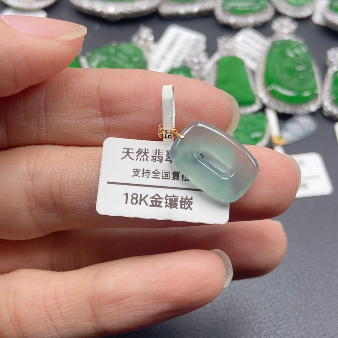 翡翠18K金镶嵌颈饰