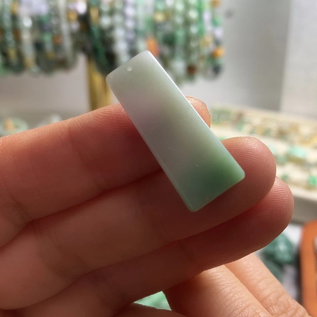 翡翠未镶嵌颈饰03