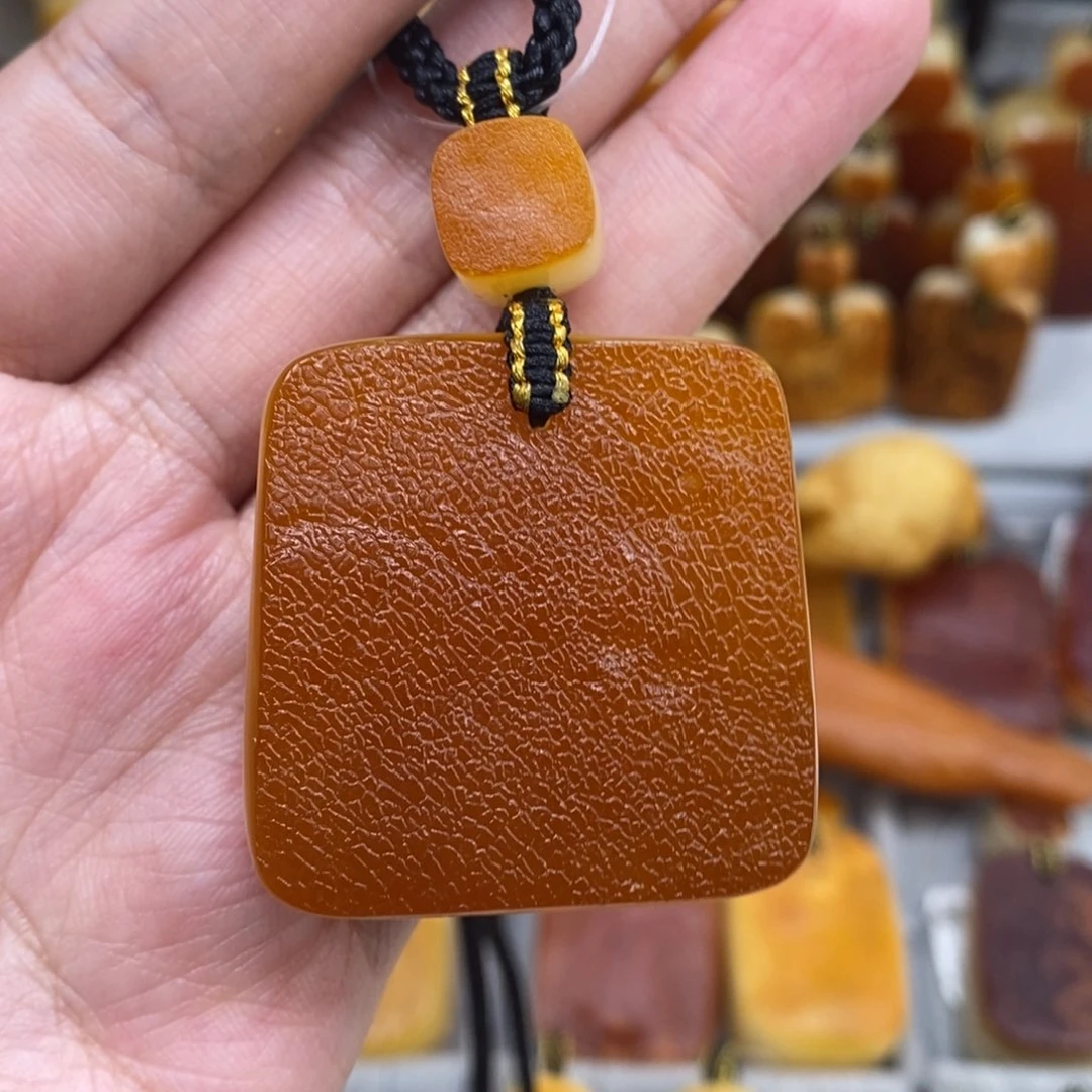 蜜蜡未镶嵌珠宝奇石