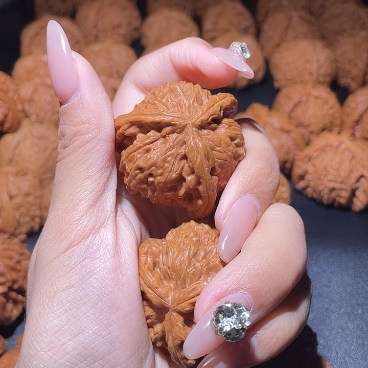 大***王吊坠文玩核桃小妹三棱