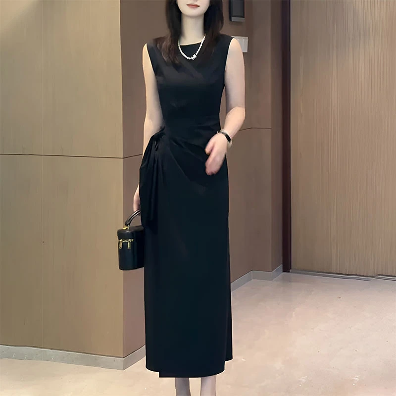 赫本气质无袖收腰系带连衣裙女2025新款夏季包臀轻奢圆领中长裙女