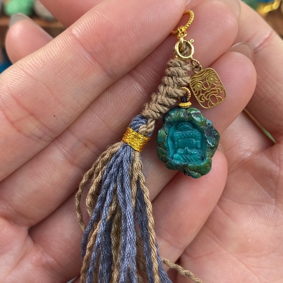 绿松石未镶嵌。提溜