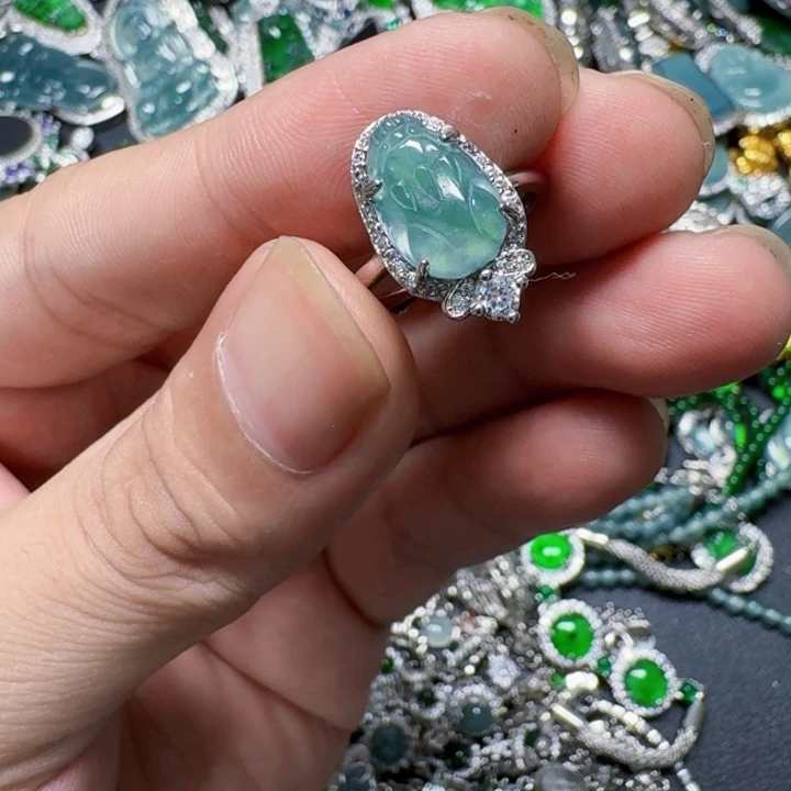 翡翠未镶嵌颈饰天然A货翡翠放漏