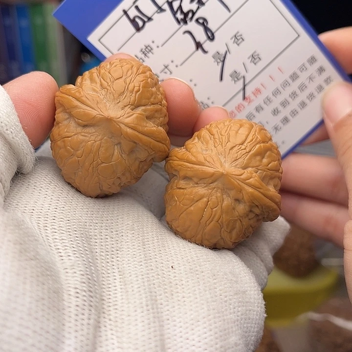 文玩核桃手捻核桃