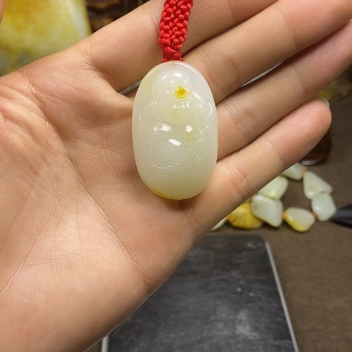 和田玉未镶嵌把件