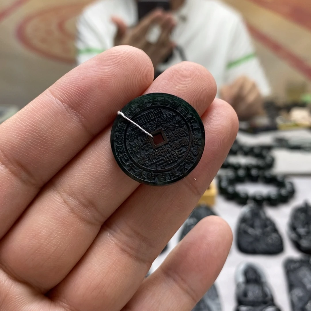 翡翠未镶嵌颈饰吊坠