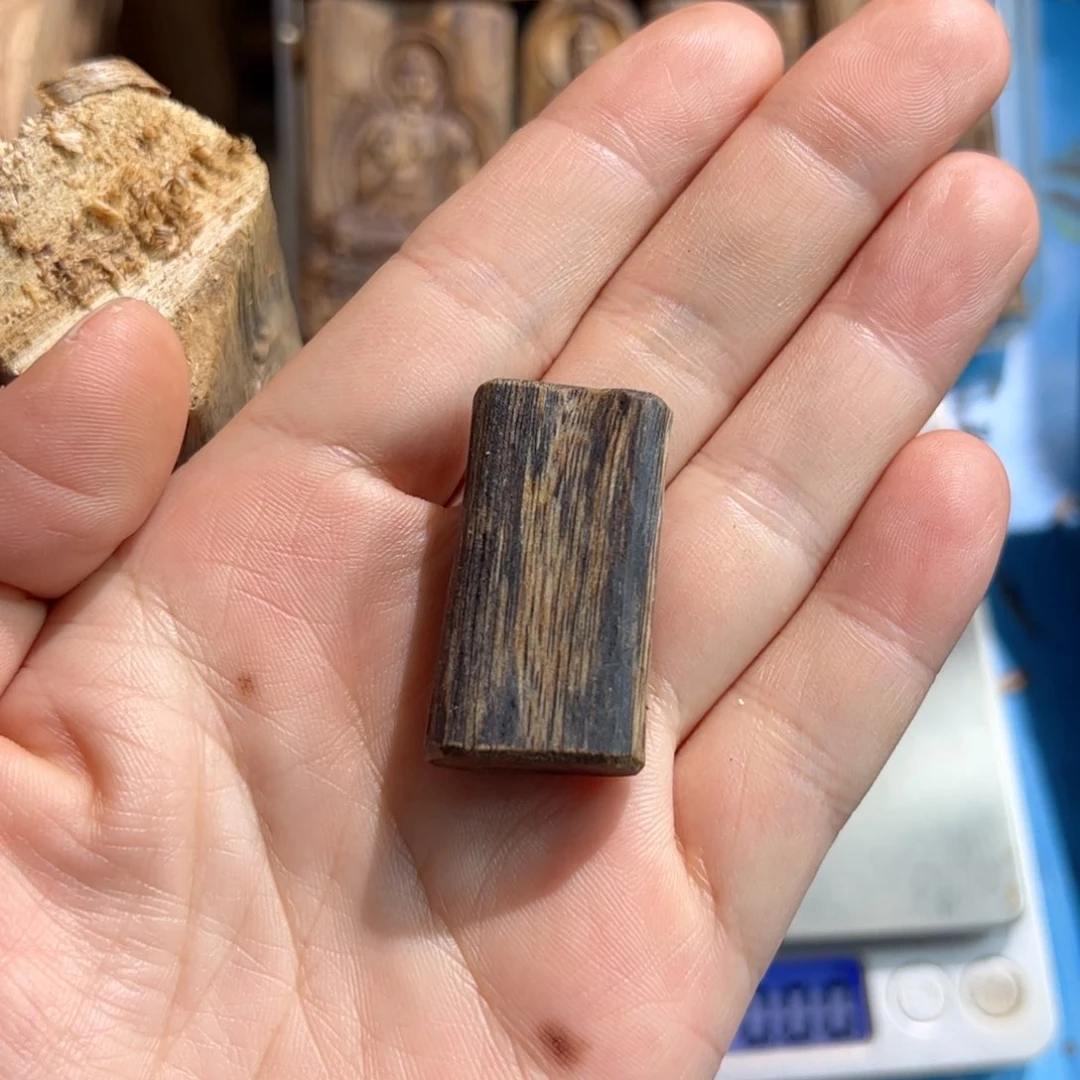 沉香吊坠黑棋素牌5.2克