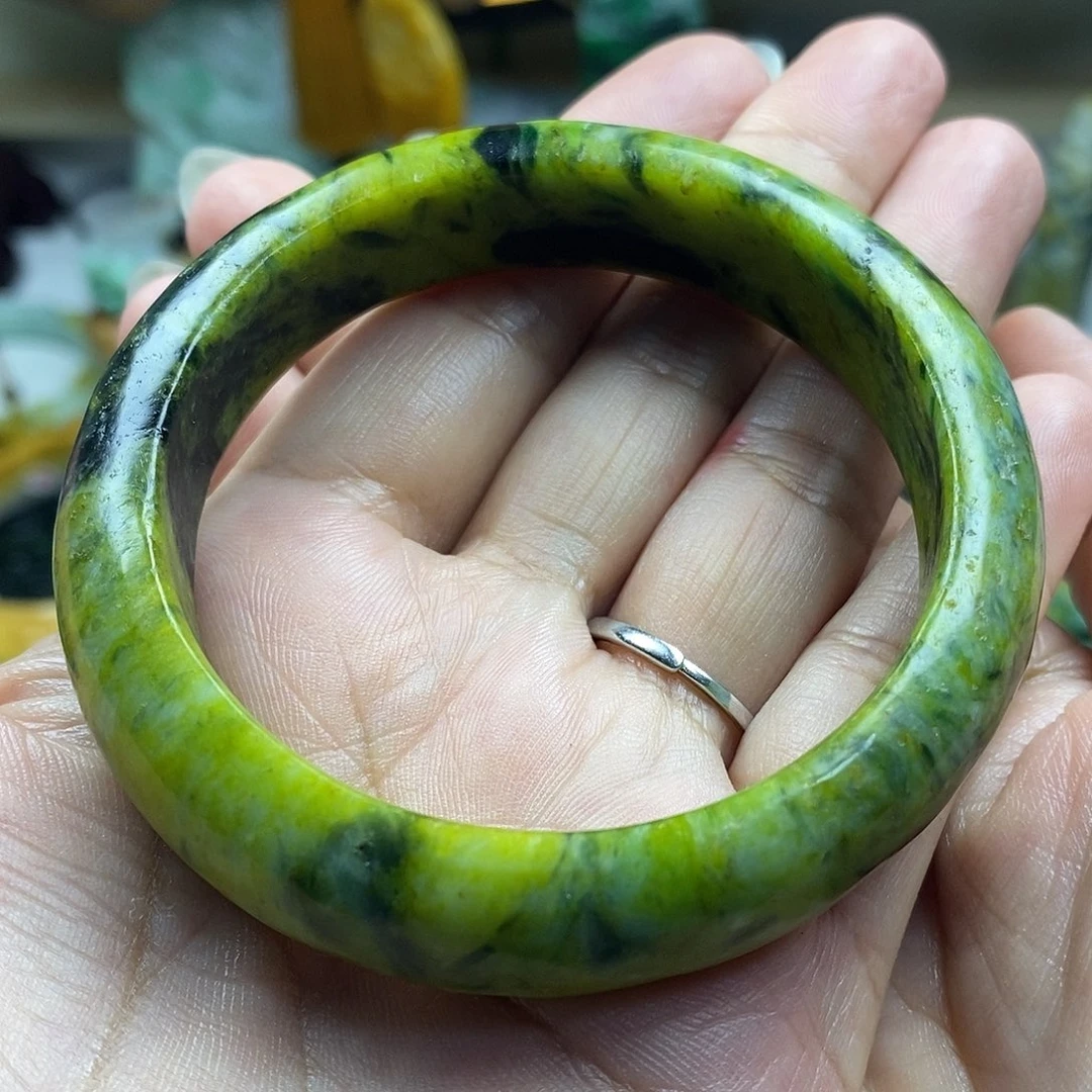 翡翠未镶嵌颈饰L**y手镯