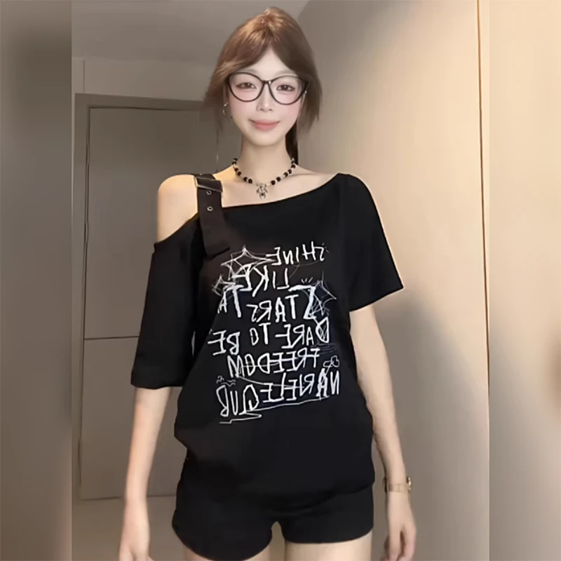 微胖ootd穿搭美式印花斜肩短袖T恤女夏季大码宽松巨好看露肩上衣