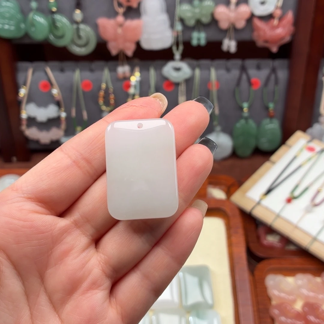 石英质玉未镶嵌颈饰