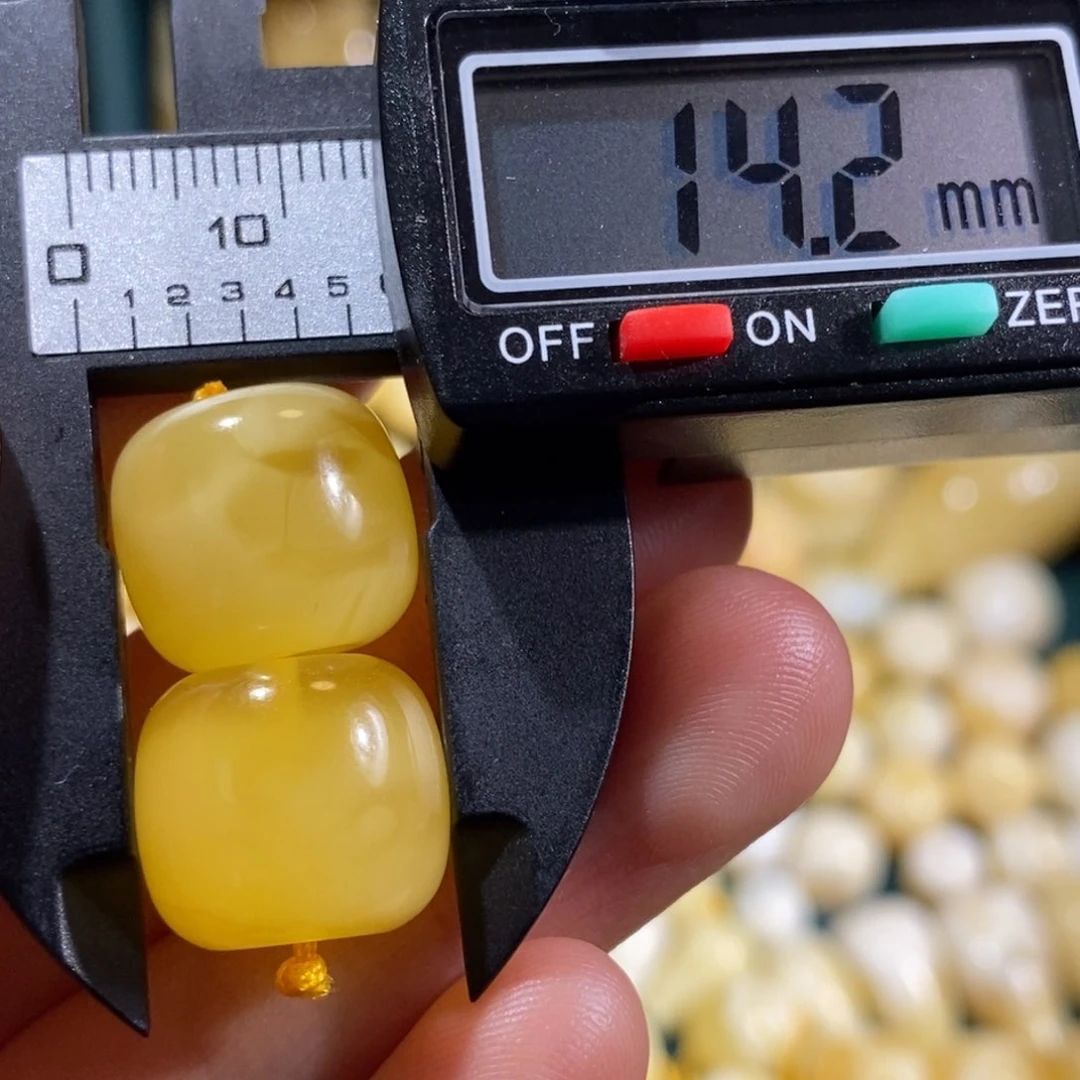 蜜蜡裸石未镶嵌配饰