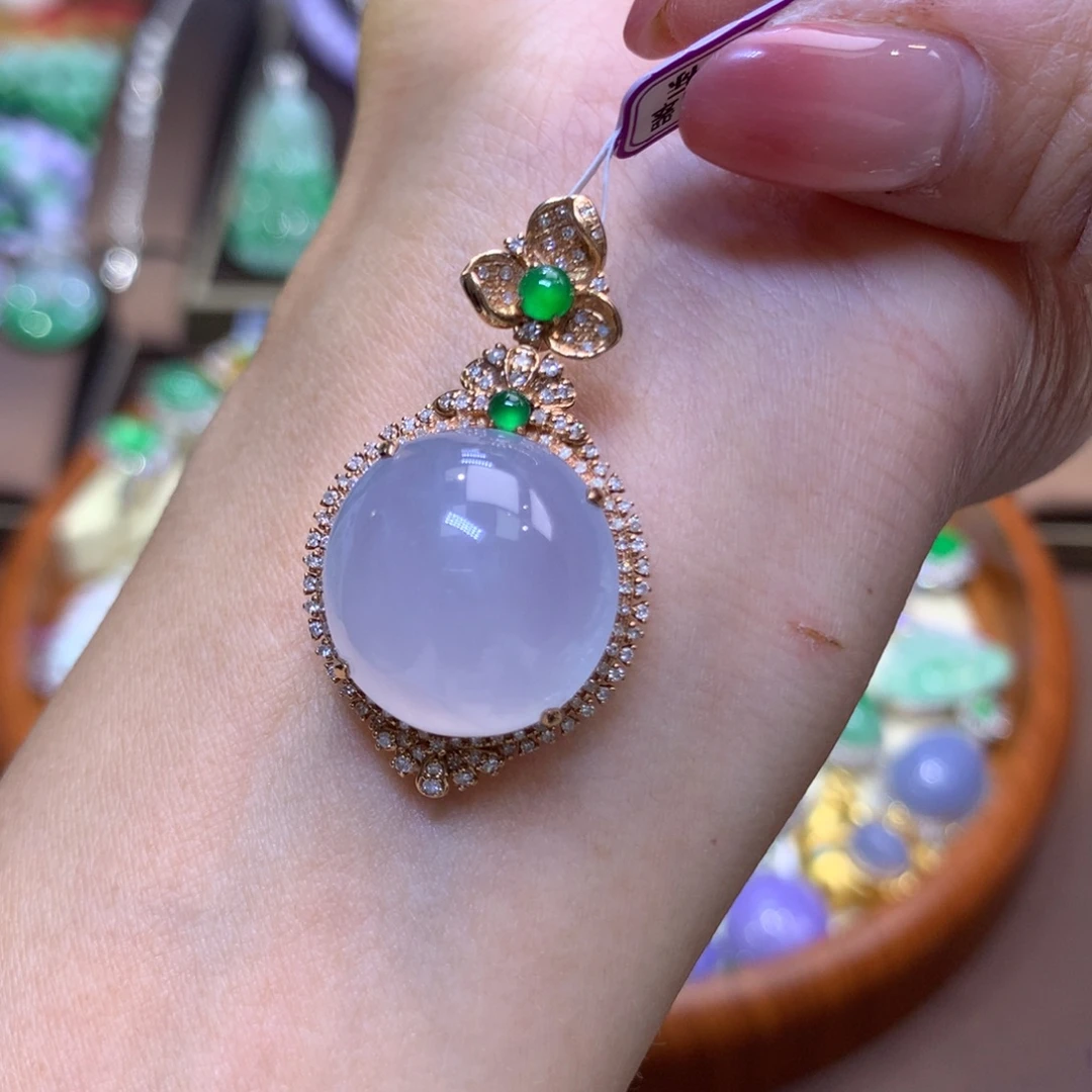 翡翠18K金镶嵌颈饰