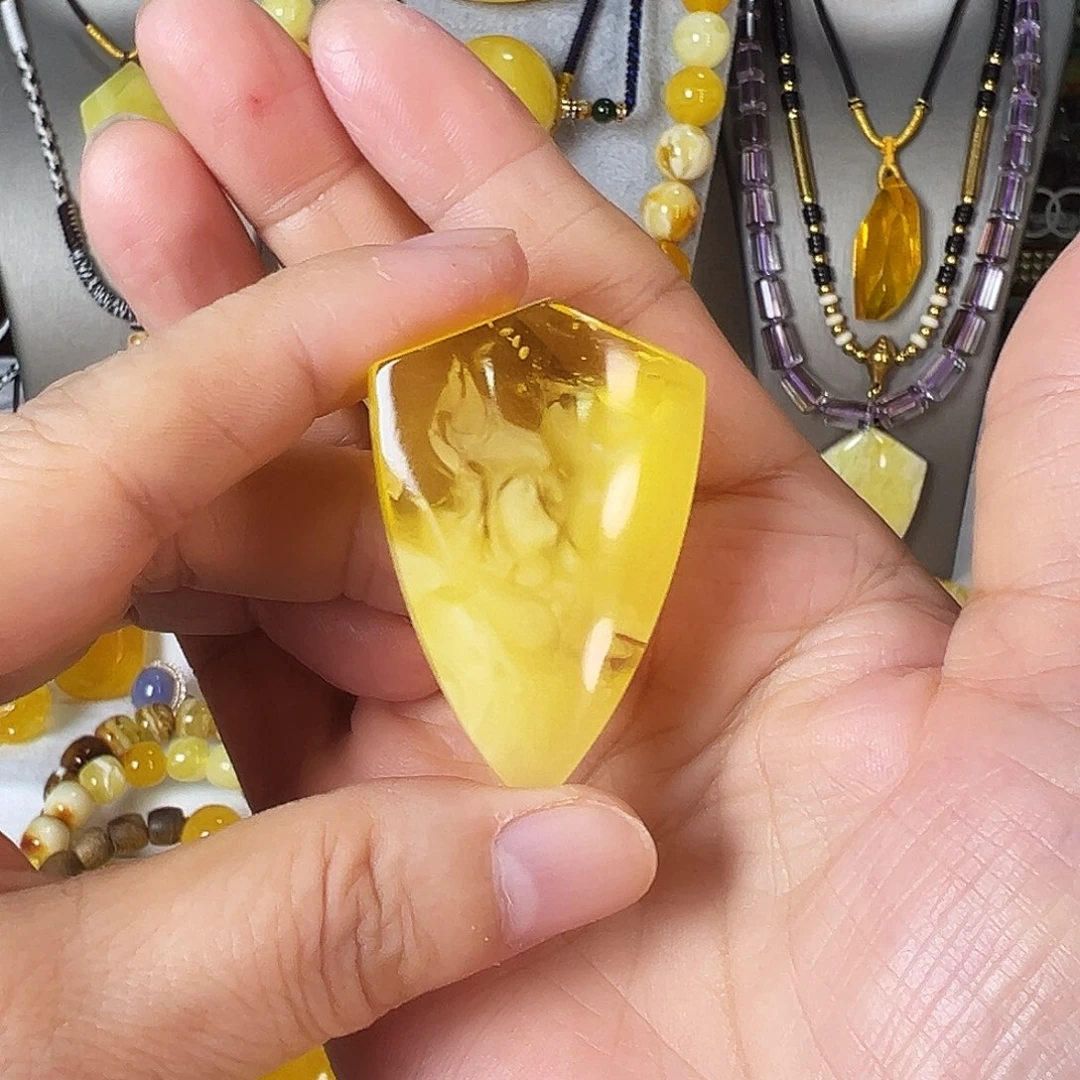 翡翠未镶嵌颈饰意境款盾牌幸福鸟