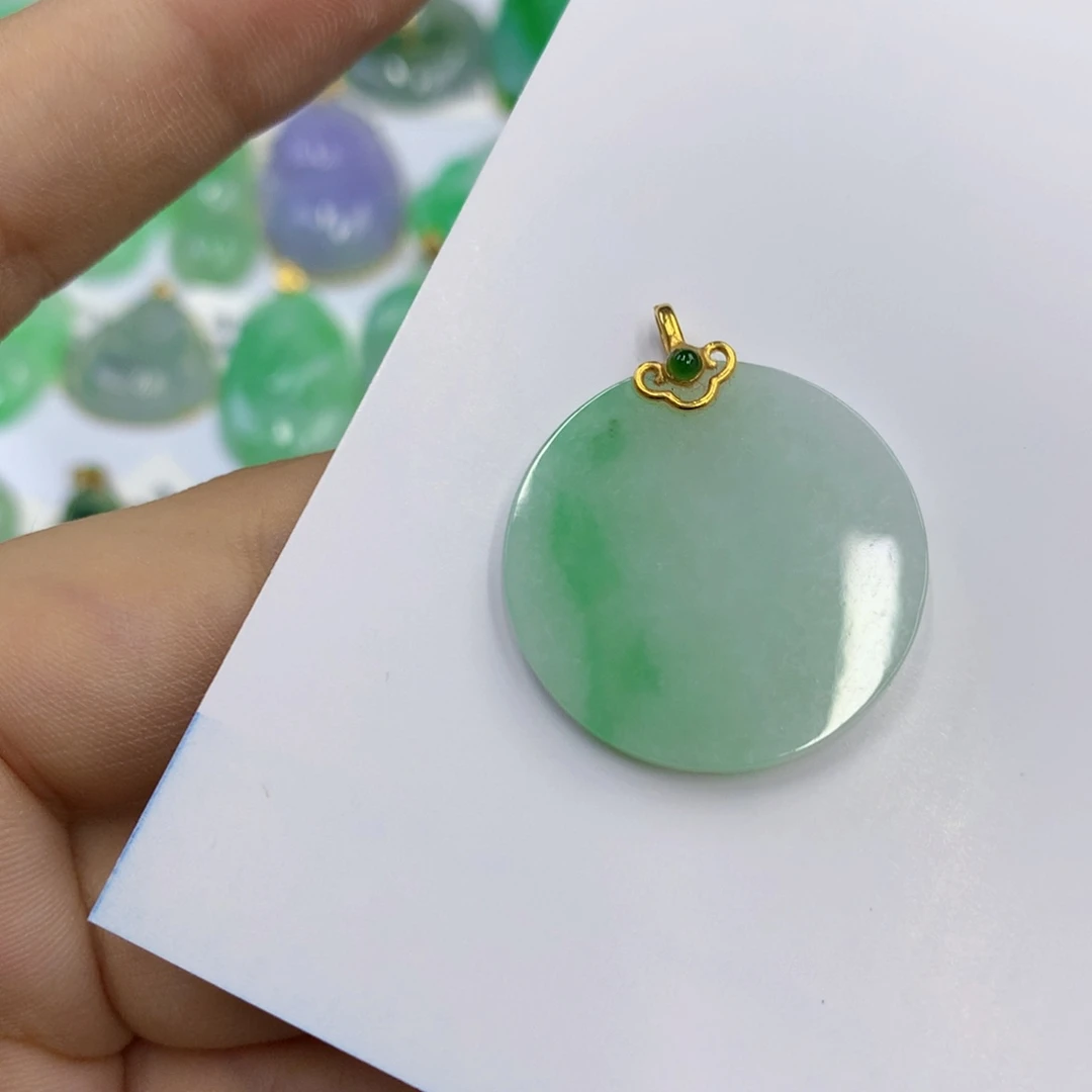 翡翠18K金镶嵌颈饰翡翠