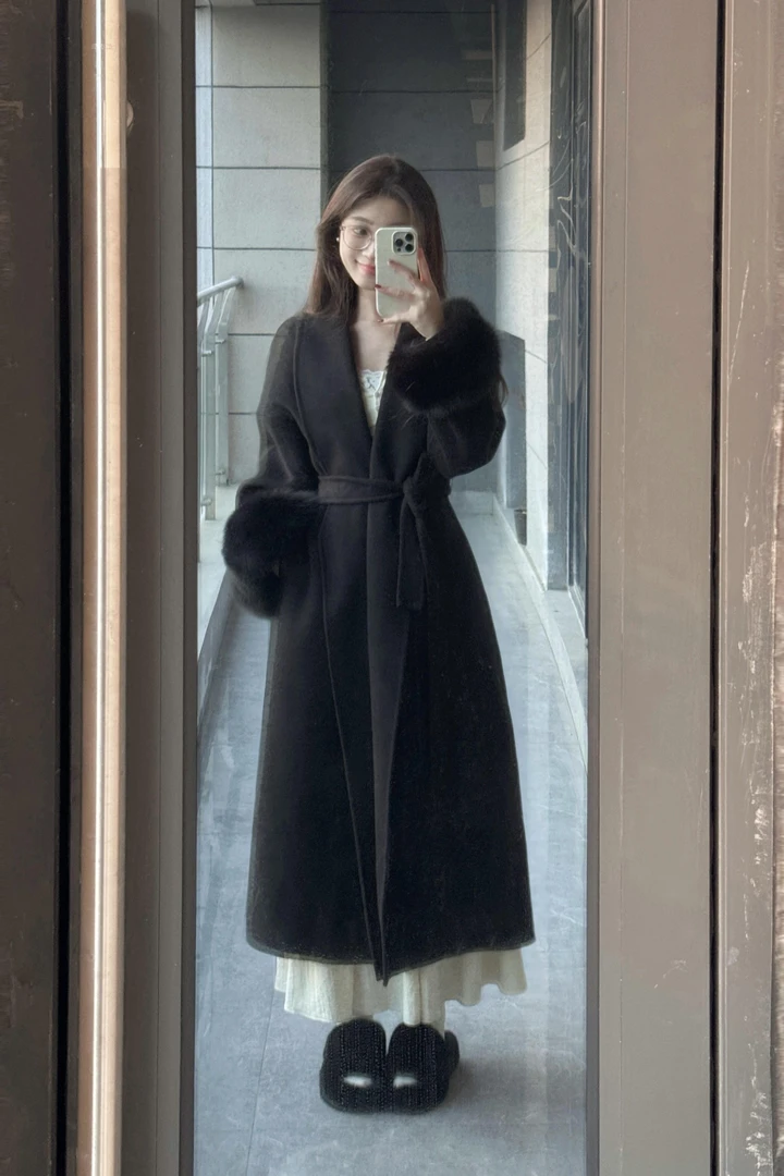 赫本风高级感呢子黑色大衣女2024秋冬独特中长款收腰气质毛呢外套