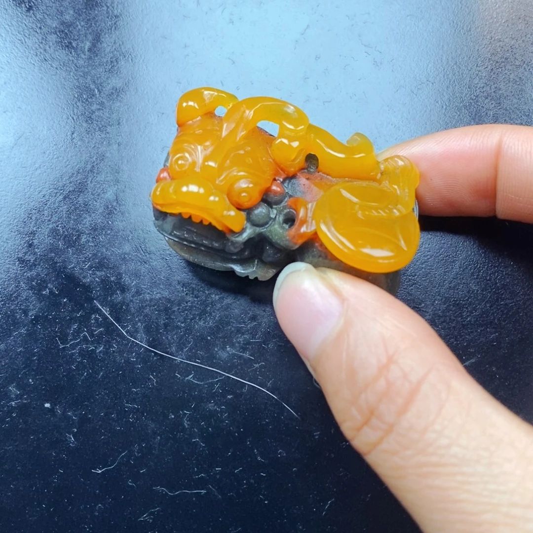 石英质玉（黄龙玉）未镶嵌颈饰