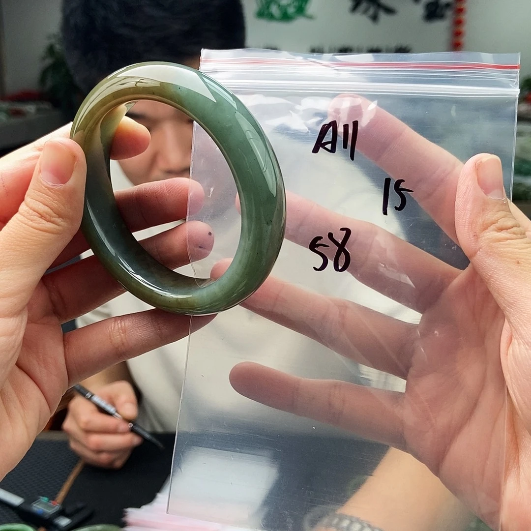 和田玉未镶嵌手镯拍一发一