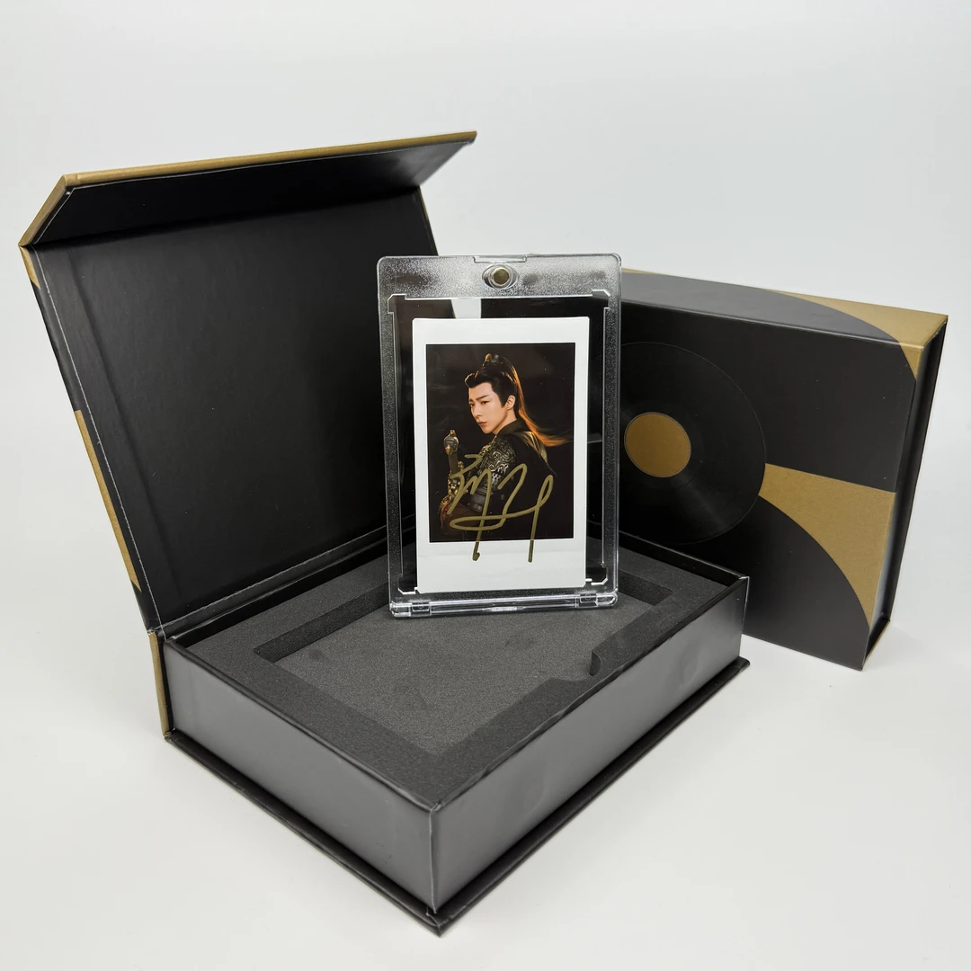 N5537刘宇宁 签名正品拍立得照片 白边