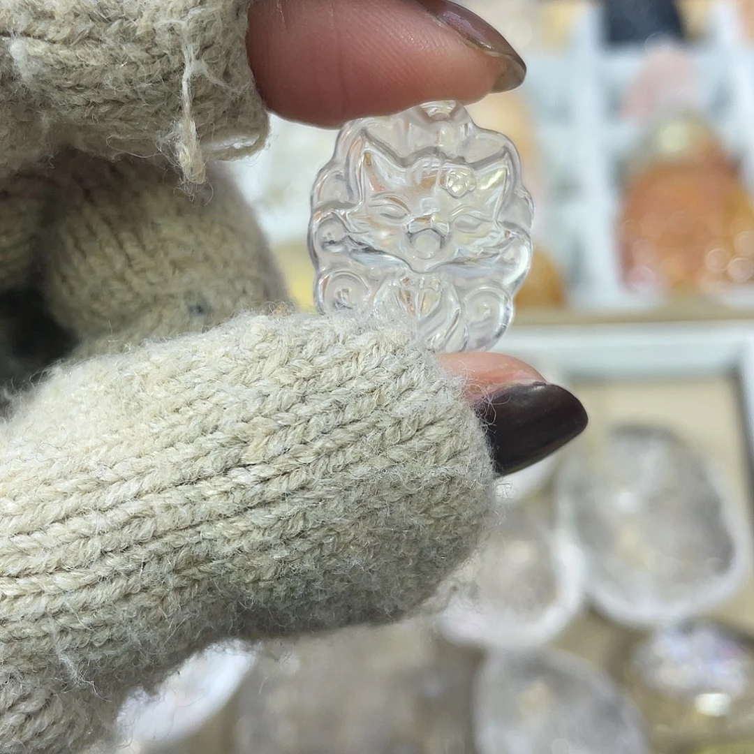 颈饰未镶嵌水晶颈饰未镶嵌的时间