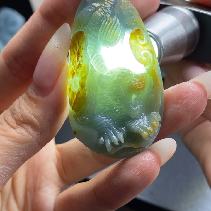 定制翡翠未镶嵌虎牌