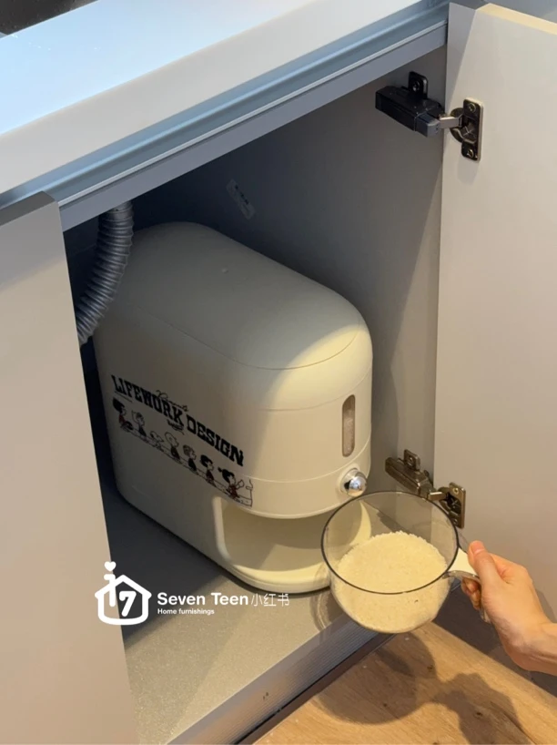 按压米桶20斤装家用密封防虫防潮食品级米缸厨房大容量夹缝米桶