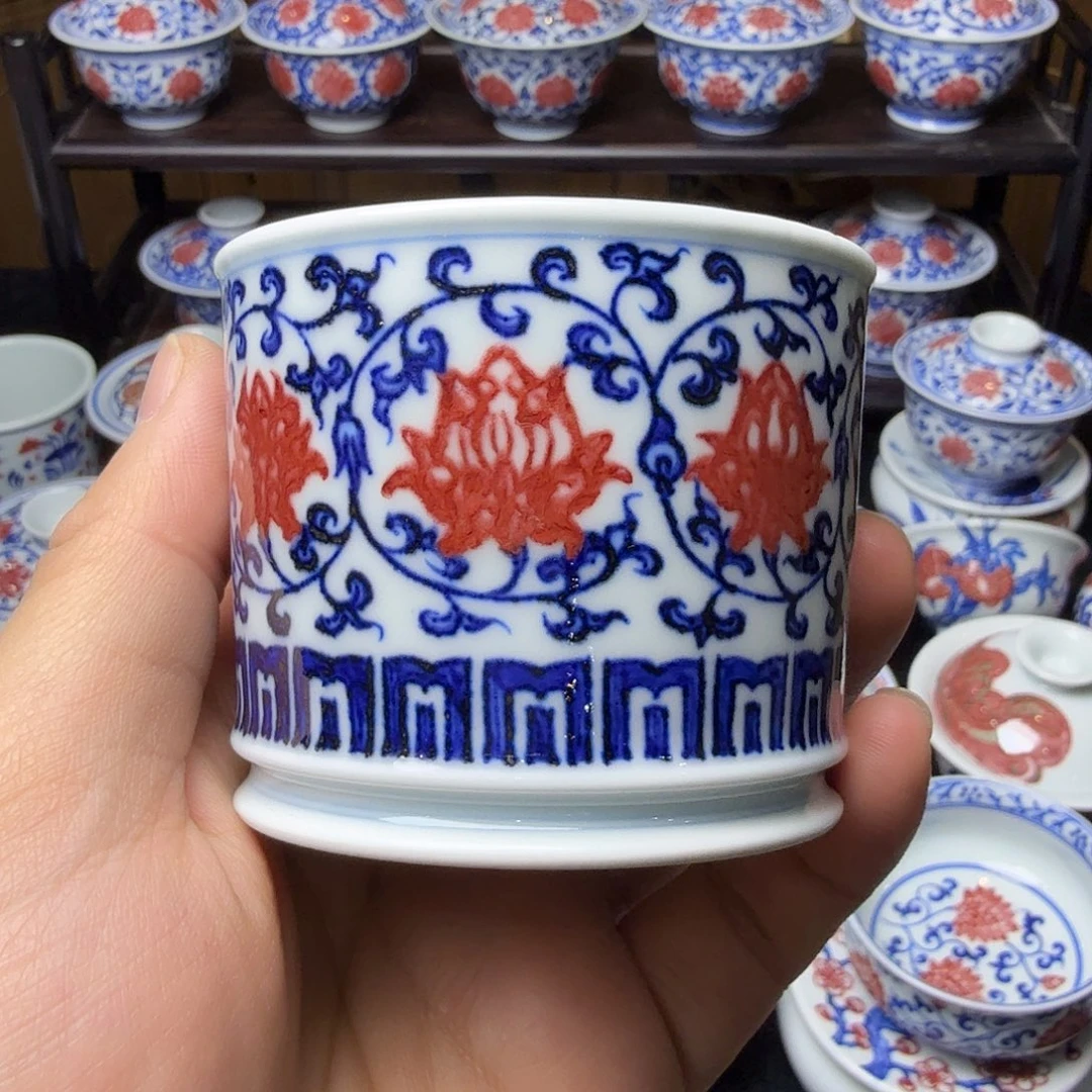 青花釉里红缠枝莲容天杯沿口微瑕