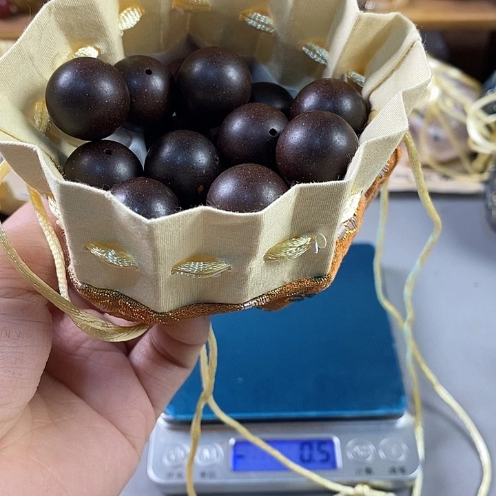 泥塑瑕疵七香十二精1.8香包