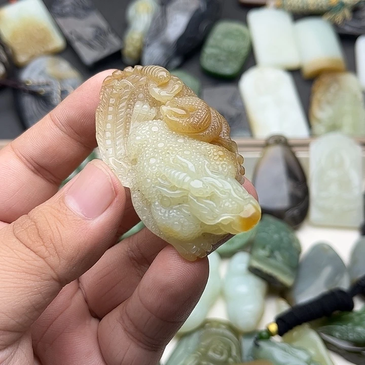 和田玉未镶嵌颈饰