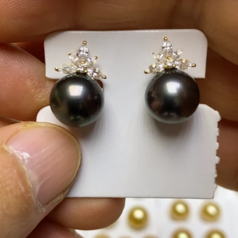 18K金镶嵌海水珍珠耳饰