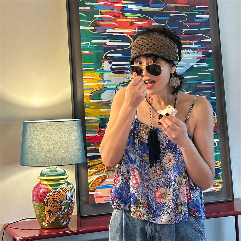 时尚休闲百搭蓝韵繁花重工钉珠吊带通勤碎花牛仔短款FGS3507137