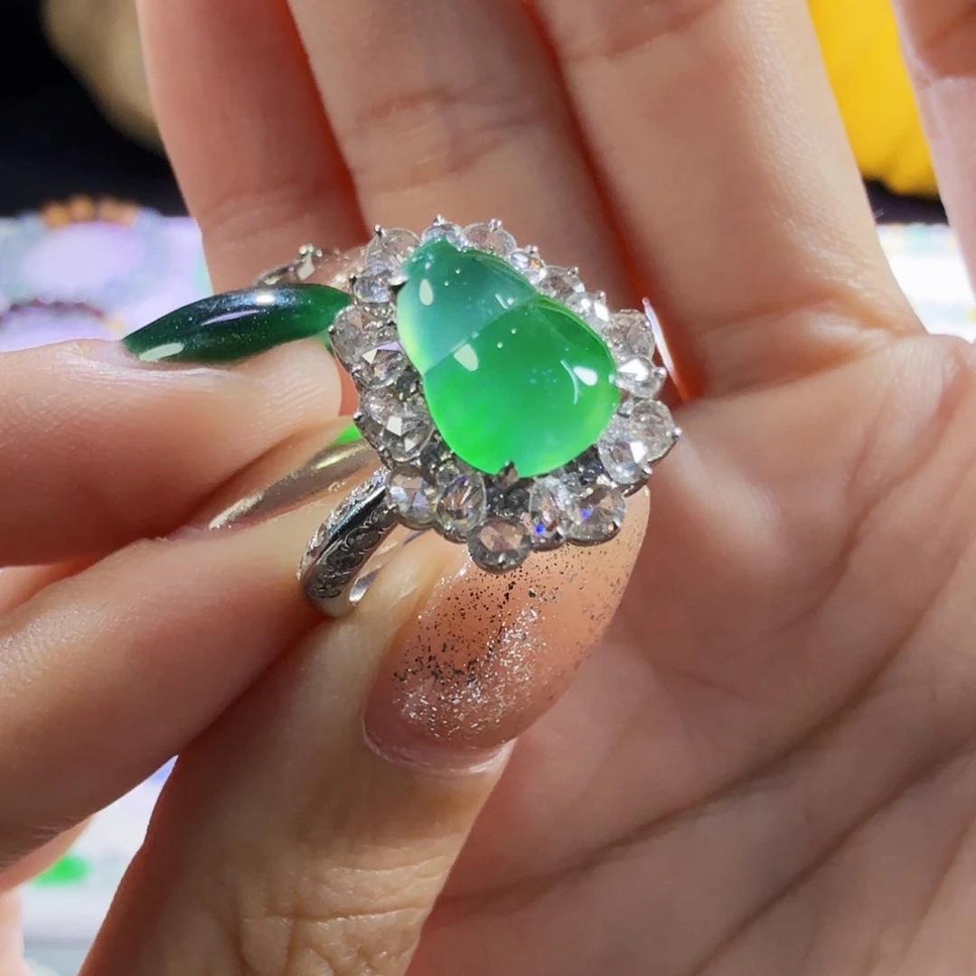 翡翠18K金镶嵌戒指纯纯强推，木纳绿葫芦戒指