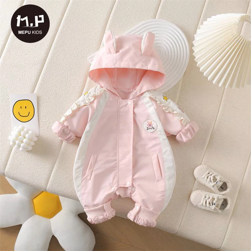 婴儿春装衣服女宝宝工装冲锋衣连体衣春季洋气外出时尚休闲哈衣潮