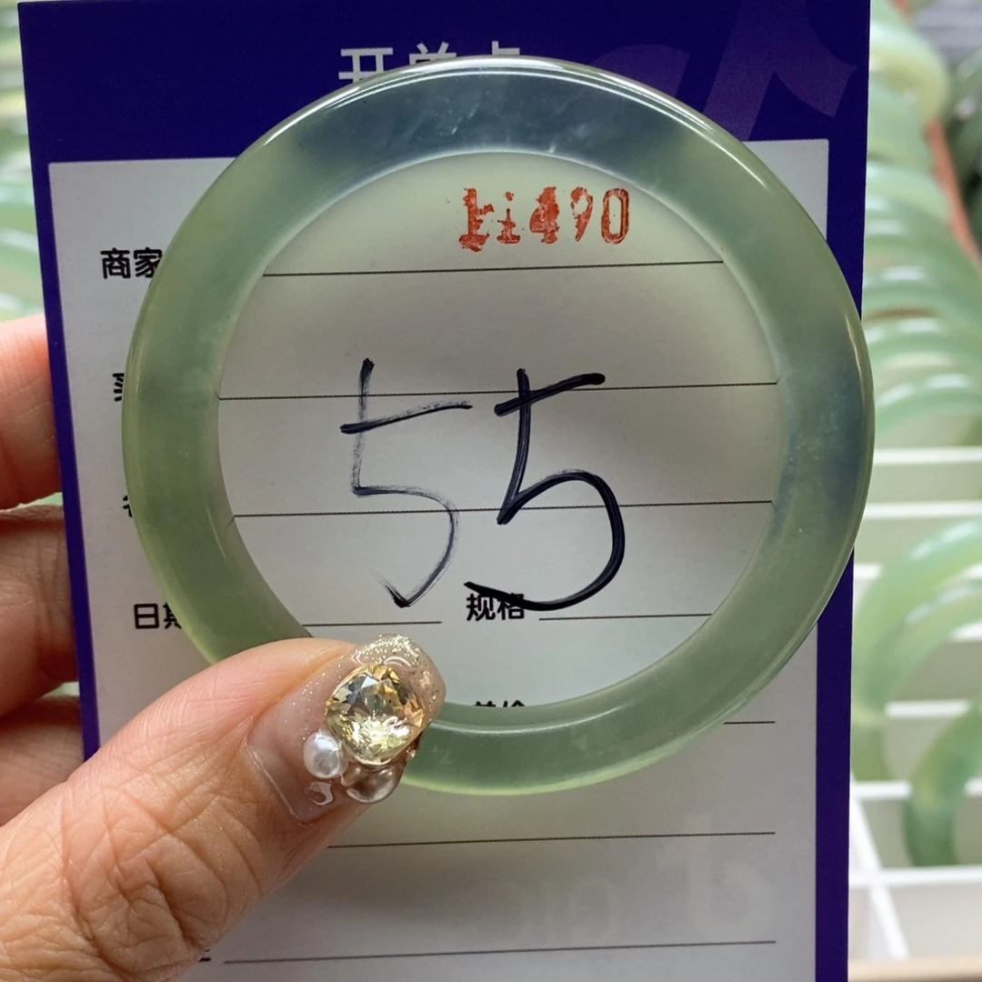 蛇纹石玉手镯未镶嵌小****?