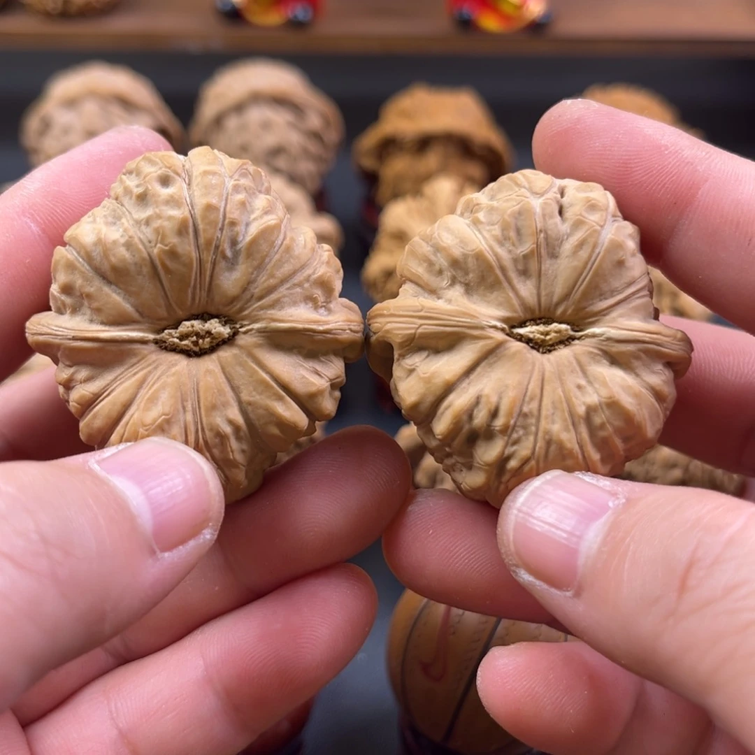 文玩核桃把件雨*石南瓜墩