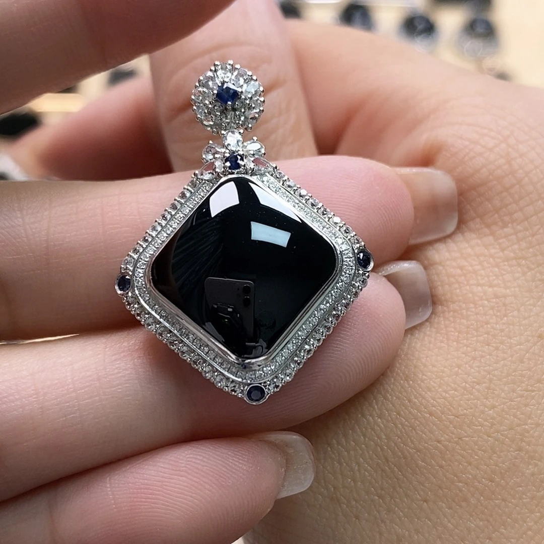 翡翠颈饰18K金镶嵌墨翠