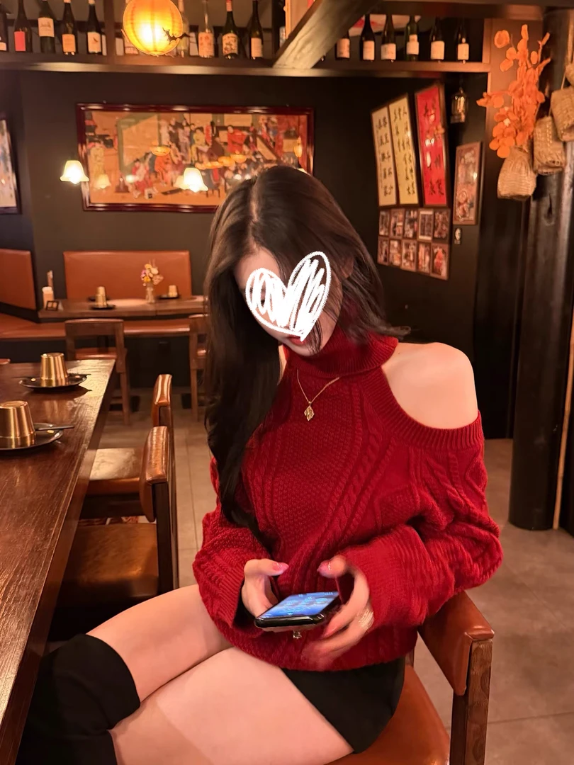 【玫瑰礼记】高领氛围感露肩慵懒风显瘦针织打底毛衣女