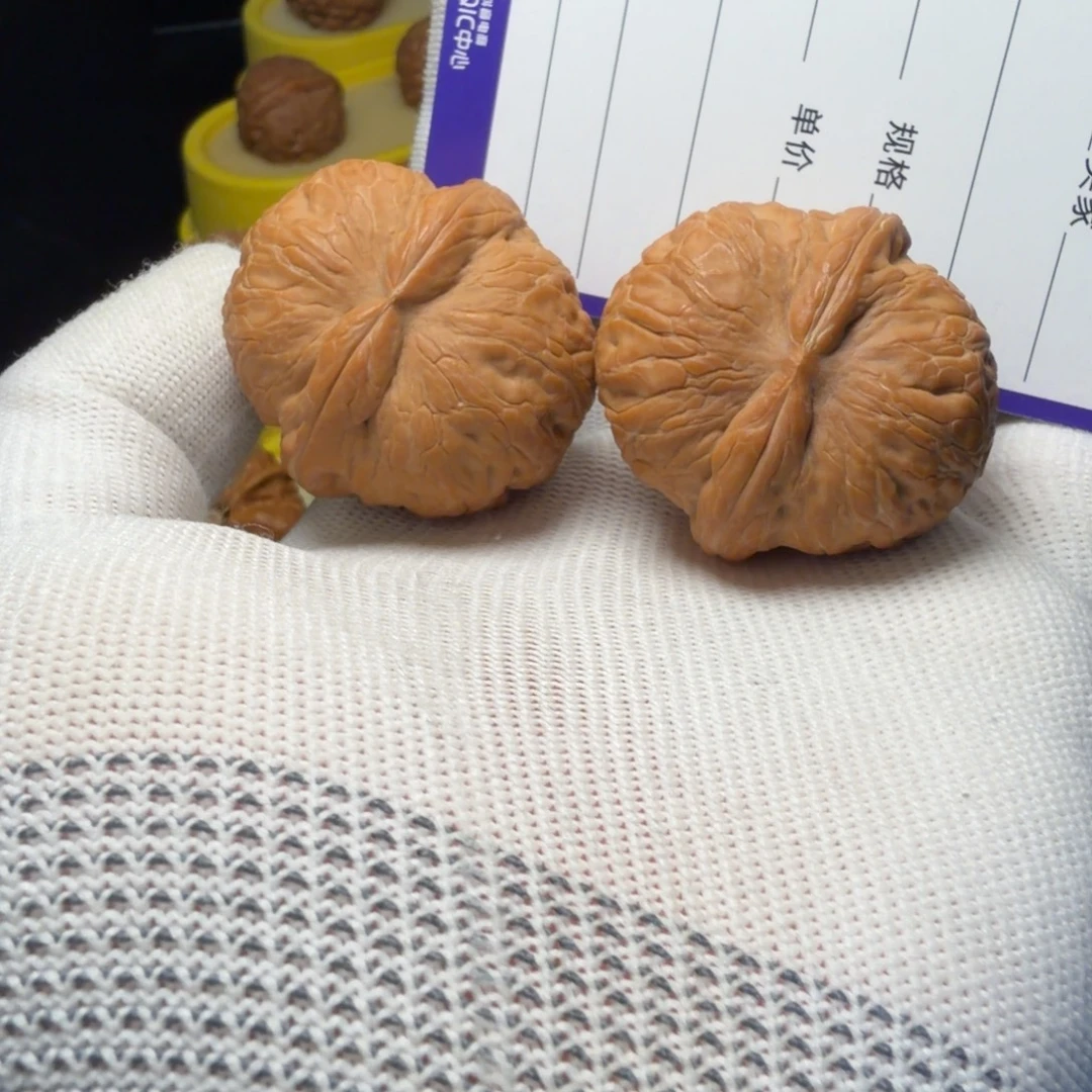 蚂***蚁文玩核桃吊坠元宝