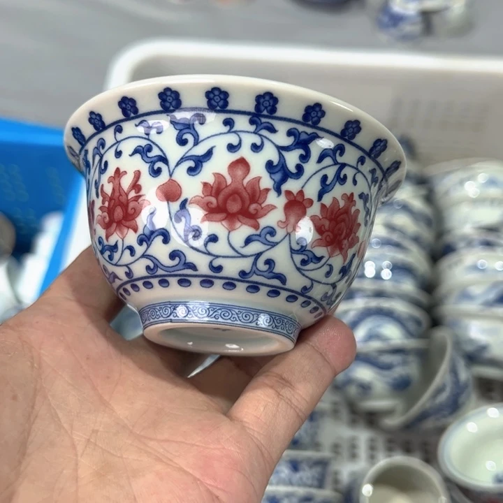 瓷片白青花釉里红缠枝莲压手杯带字母线全品