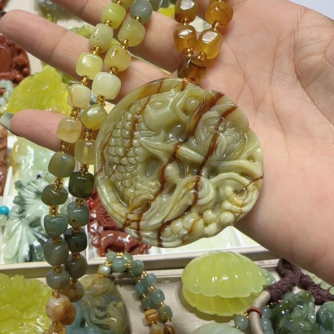 未镶嵌蛇纹石玉吊坠