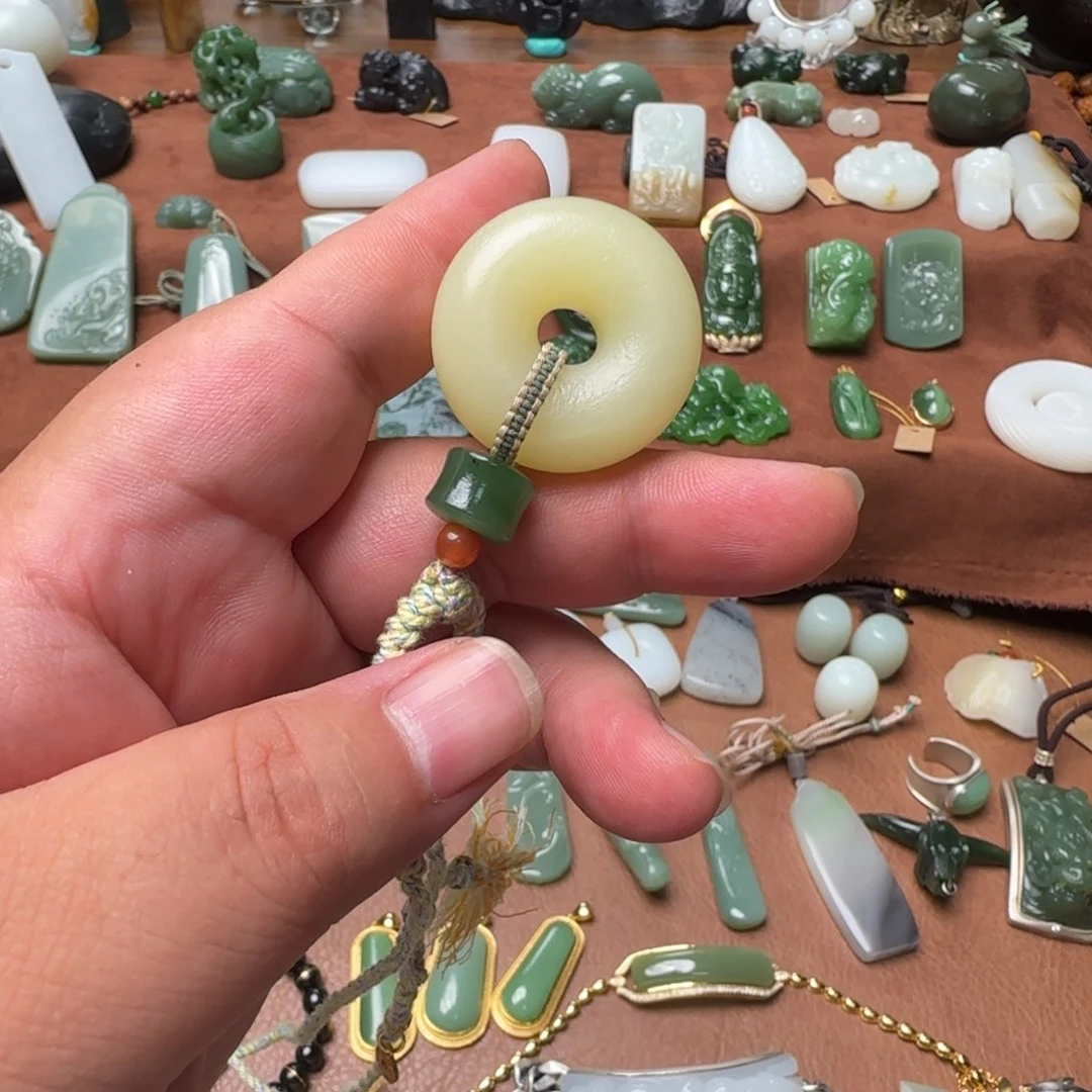 和田玉未镶嵌颈饰W*r