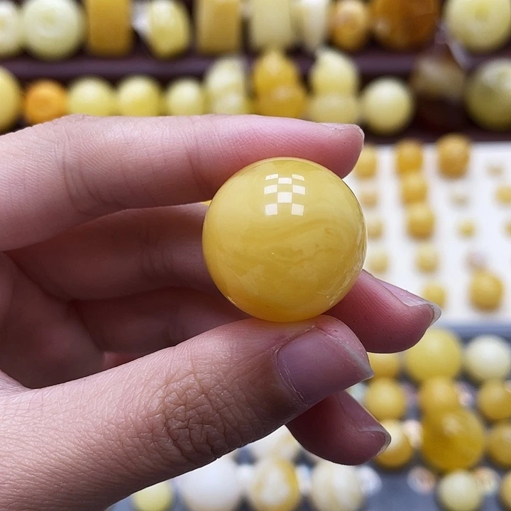 琥珀未镶嵌裸石21.9mm瑕