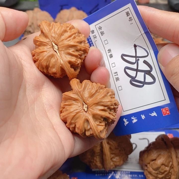 把件桃核40白狮子888号牌