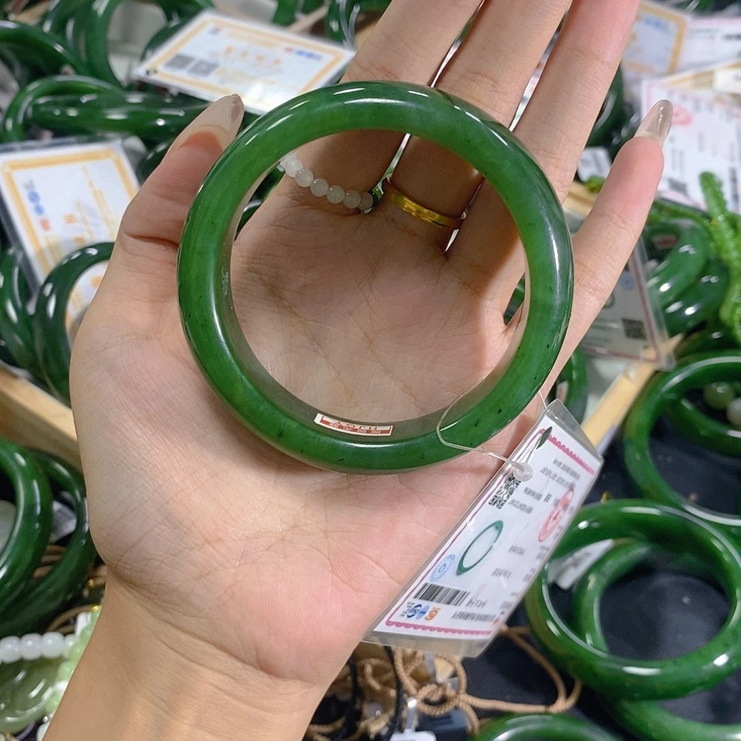 我***欢未镶嵌手链和田玉